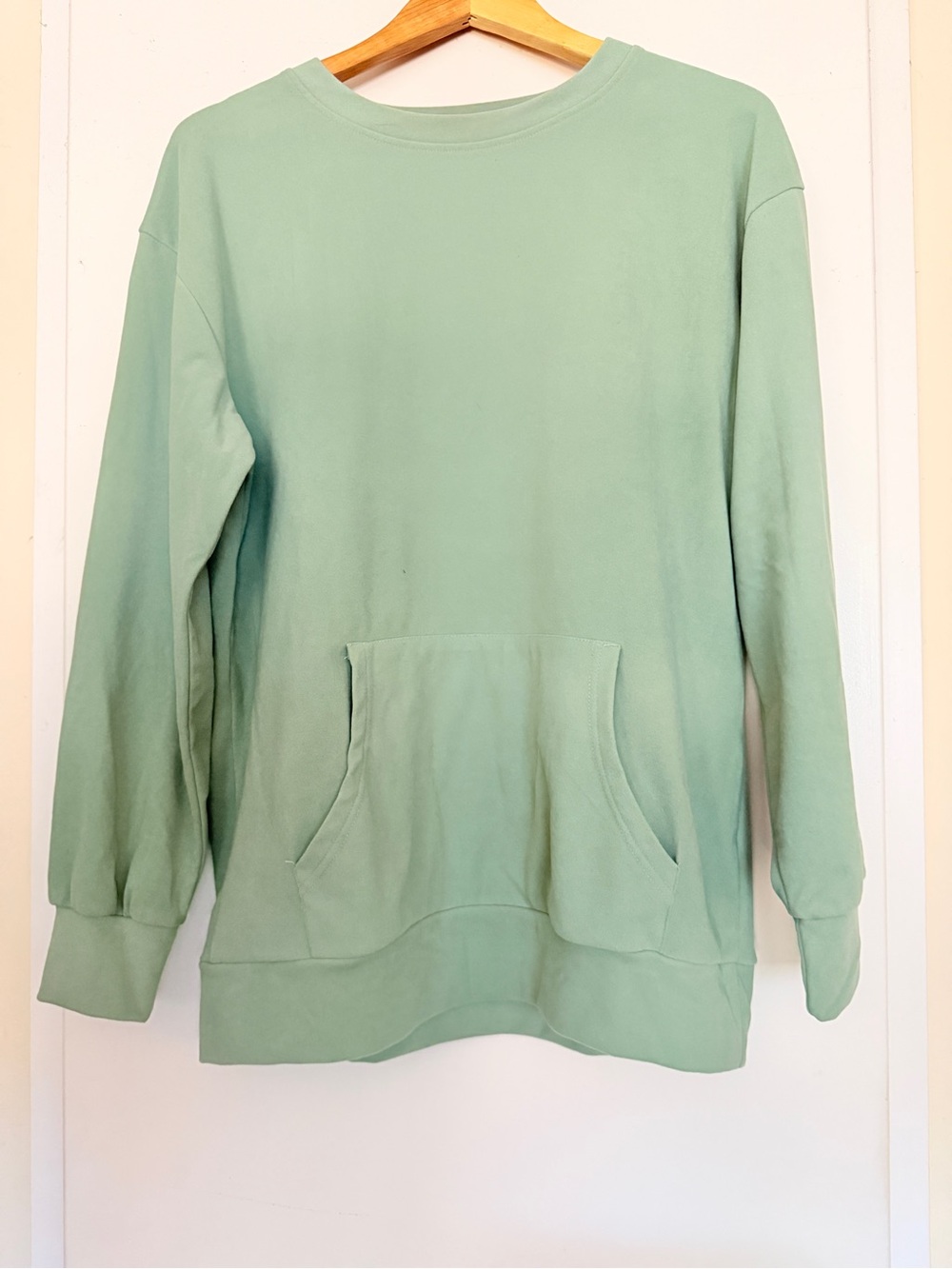 Women's Crewneck Pocket Sweatshirt in Mint